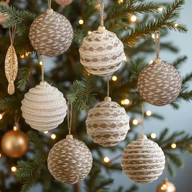 Tree Ornaments & Accessories